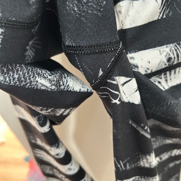 Lululemon Align Women’s Leggings Black & White NWOT Size 4 w/Rip Tag 25” Inseam - Picture 6 of 6